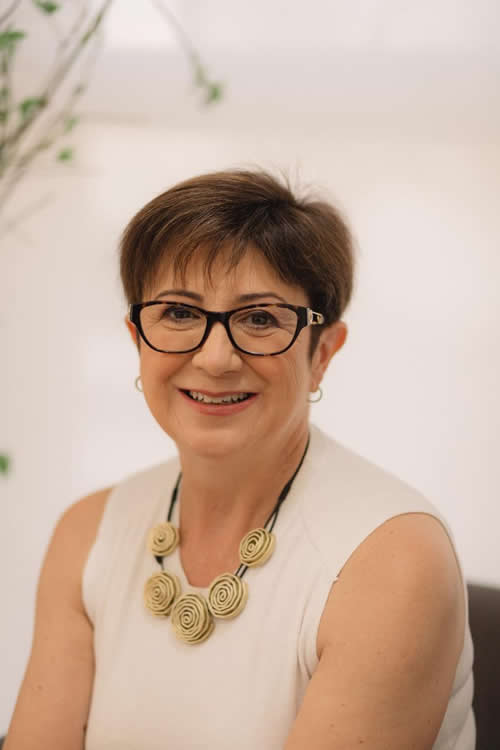 Dra. Rosana Neves dos Santos